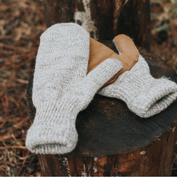 Great Lakes Accessories - EUC Great Lakes Wool Mittens